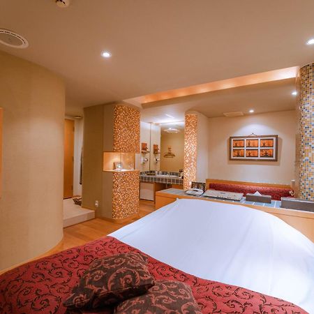 Eight Prince Hotel -Adult Only- Tokorozawa Buitenkant foto